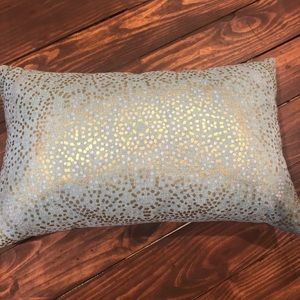 Throw pillow